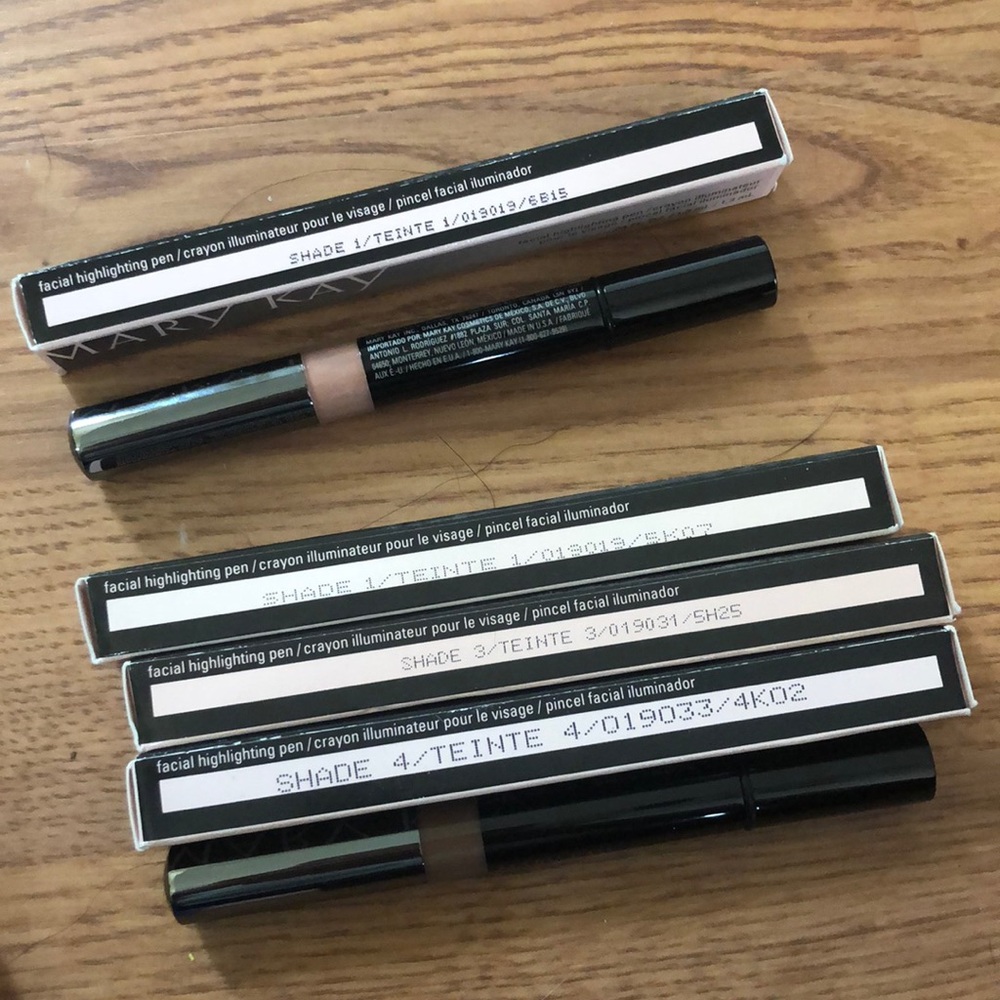 Facial highlighting pens